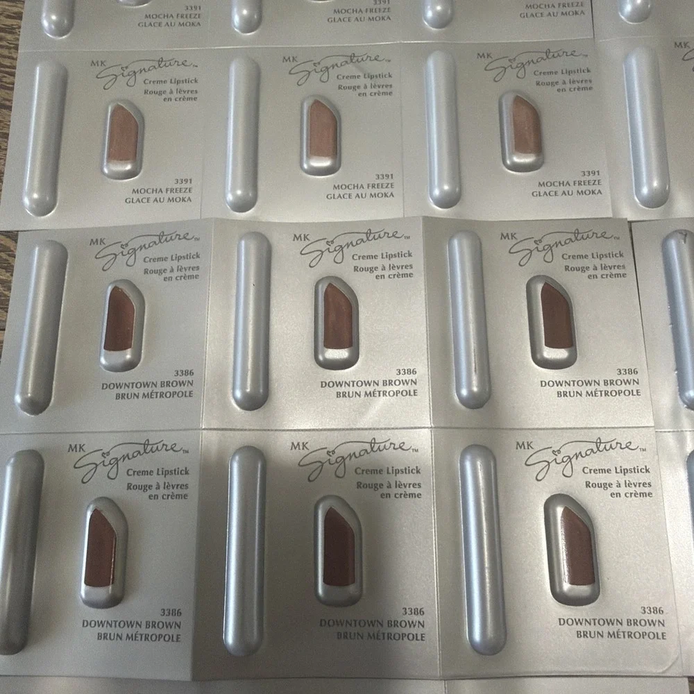 Mary Kay Signature 8 Sheets Creme Lipstick Samples w/Pouch - Discontinued Shades